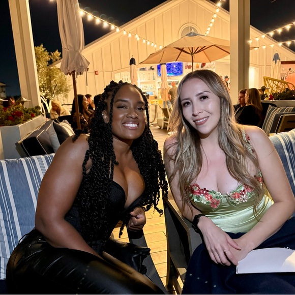 Meet your Posher, Brenda - Picture 1 of 2